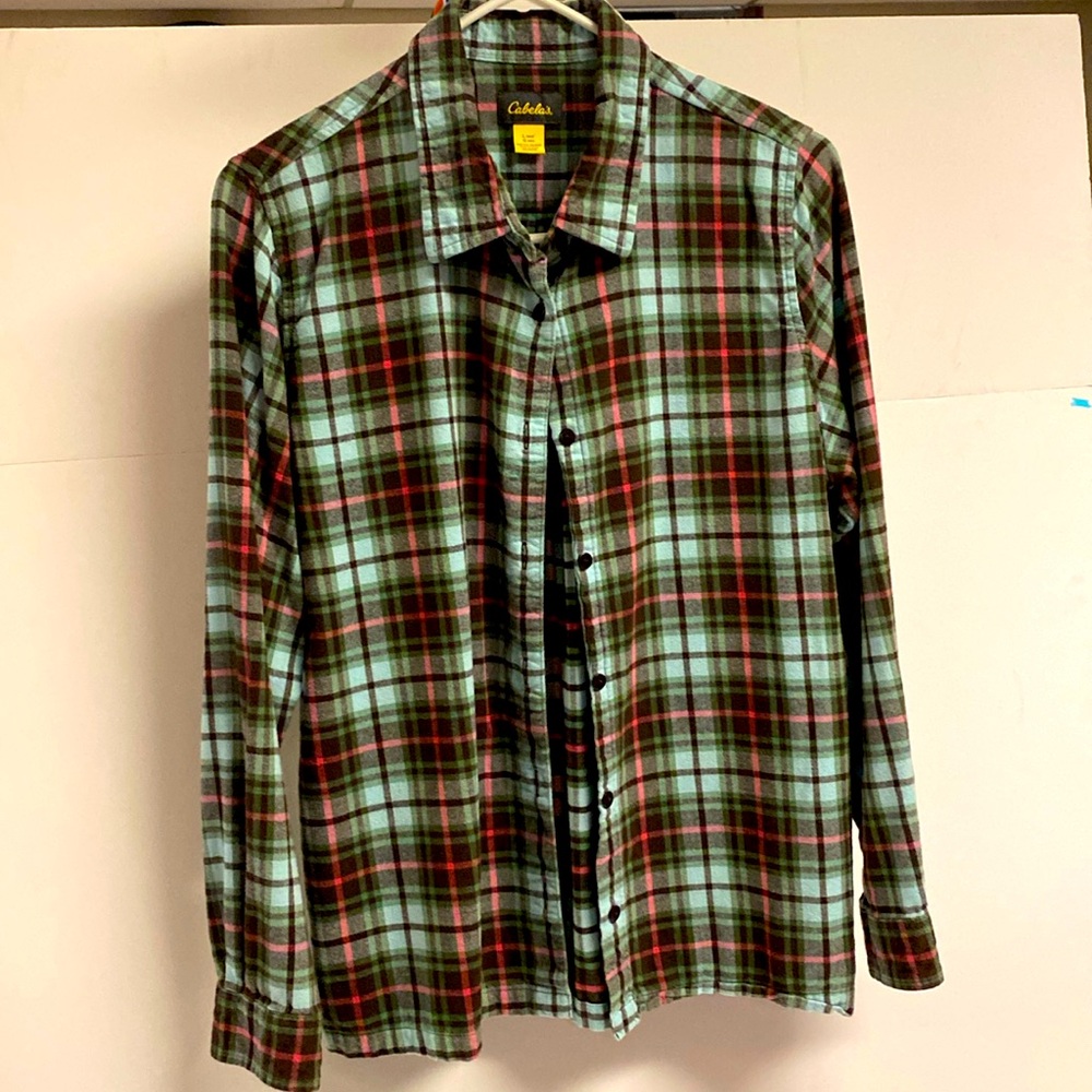 Cabela’s Ladies green plaid flannel button down